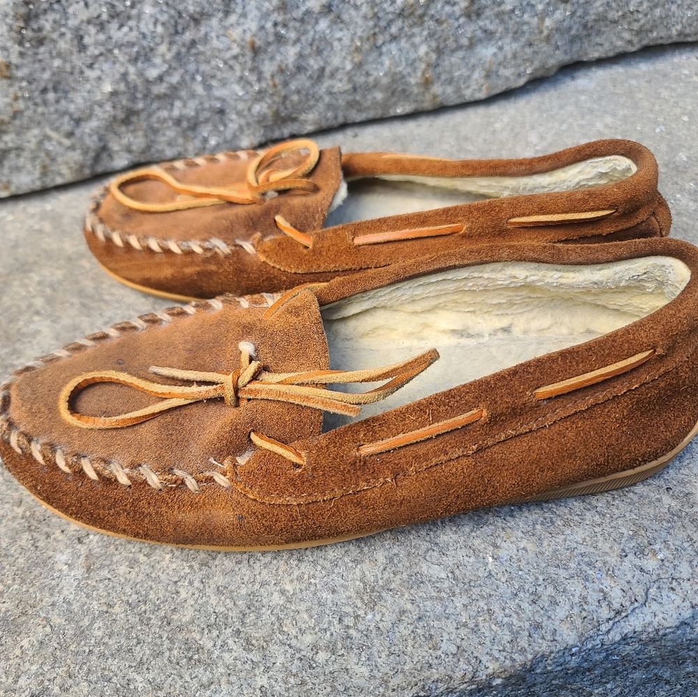 Women's Minnetonka Moccasin Slippers with soles size 7
